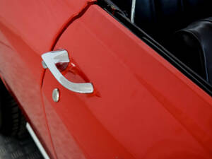 Image 32/50 of Chevrolet Corvair Monza Convertible (1966)