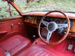 Image 8/18 of Jaguar Mk II 3.4 (1961)