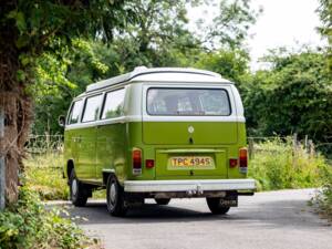 Image 3/47 of Volkswagen T2b Camper (1977)
