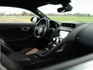 Bild 23/32 von Jaguar F-Type R (2016)