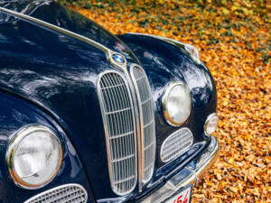 Image 50/199 of BMW 502 - 3.2 Litre (1961)