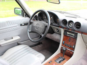 Image 14/27 of Mercedes-Benz 560 SL (1989)