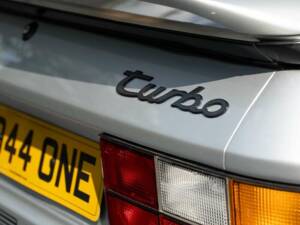 Immagine 37/50 di Porsche 944 Turbo (1990)