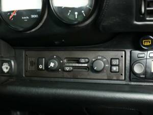 Image 15/30 of Porsche 911 Carrera 2 (WTL) (1993)