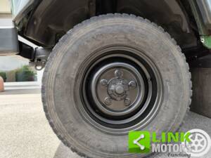 Bild 9/10 von Land Rover Defender 90 Td5 (1999)