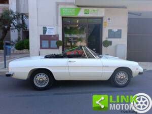 Image 4/10 de Alfa Romeo Spider 1600 Junior (1975)