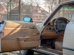 Image 5/7 de Mercedes-Benz 280 SLC (1975)