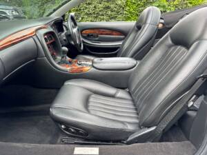Image 19/28 of Aston Martin DB 7 Volante (1997)