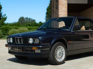 Image 12/50 of BMW 320i (1989)