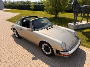Image 5/88 of Porsche 911 Carrera 3.2 (1985)