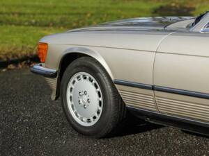 Afbeelding 18/33 van Mercedes-Benz 500 SL (1986)