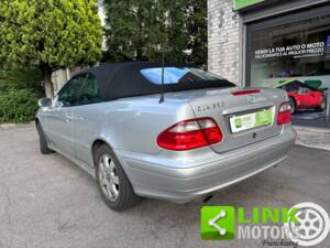 Image 10/10 of Mercedes-Benz CLK 320 (2000)