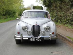 Image 2/18 of Jaguar Mk II 3.4 (1961)
