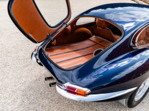 Image 27/39 of Jaguar E-Type &quot;Lightweight&quot; (1962)