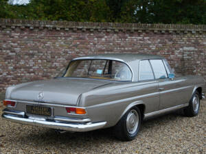 Image 2/50 of Mercedes-Benz 280 SE (1968)