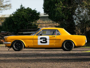 Image 7/50 of Ford Mustang Notchback (1965)