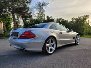 Bild 17/97 von Mercedes-Benz SL 500 (2004)