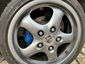 10 - Porsche rim with blue brake caliper - Porsche-Felge & blauer Bremssattel