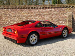 Image 34/50 de Ferrari 328 GTS (1989)