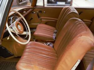 Image 5/9 of Mercedes-Benz 220 SE b (1962)