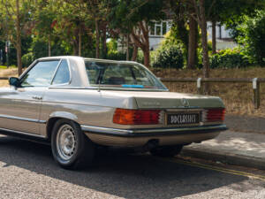 Image 12/23 of Mercedes-Benz 380 SL (1985)