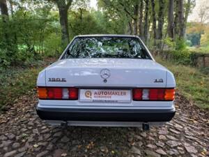 Image 37/78 de Mercedes-Benz 190 E 1.8 (1992)