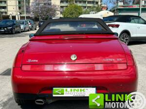 Bild 5/10 von Alfa Romeo Spider 2.0 Twin Spark 16V (1996)