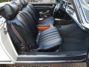 Image 12/50 of Mercedes-Benz 280 SL (1970)