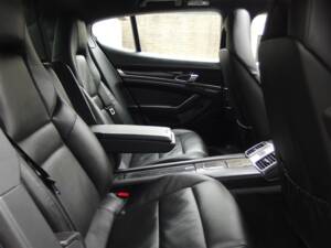 Image 88/99 of Porsche Panamera Turbo (2009)