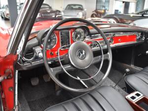 Immagine 22/34 di Mercedes-Benz 230 SL (1966)