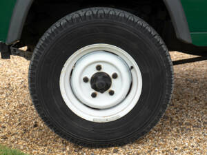 Bild 26/50 von Land Rover Defender 90 Td5 (2006)