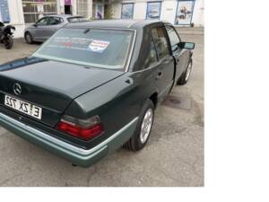 Image 4/7 de Mercedes-Benz 230 E (1990)