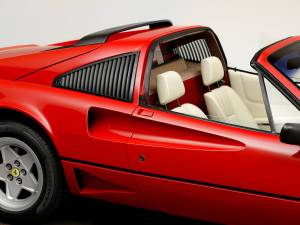 Image 15/21 de Ferrari 208 GTS Turbo (1987)