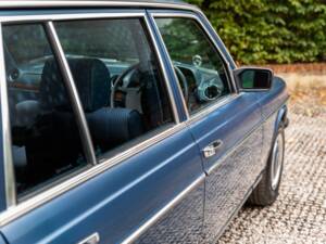 Bild 20/46 von Mercedes-Benz E 280 T (1987)