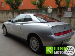 Immagine 7/10 di Alfa Romeo GTV 2.0 Twin Spark (1997)