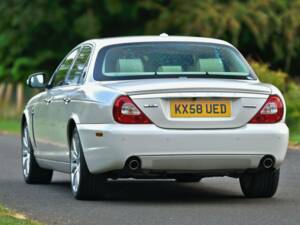 Image 12/50 of Jaguar XJ 8 4.2 (2008)