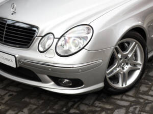 Image 60/84 de Mercedes-Benz E 55 AMG (2002)