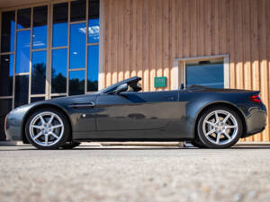 Imagen 11/29 de Aston Martin V8 Vantage (2007)