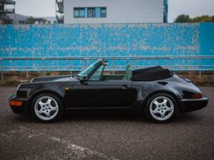 Image 7/8 of Porsche 911 Carrera 2 (1992)