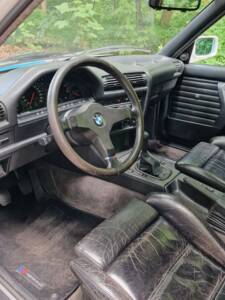 Image 19/70 of BMW M3 (1990)