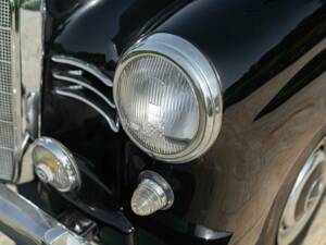 Image 11/50 of Mercedes-Benz 190 SL (1955)