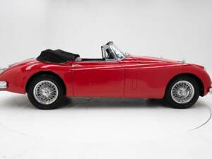 Image 9/15 of Jaguar XK 150 DHC (1961)
