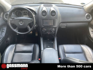 Bild 15/15 von Mercedes-Benz ML 63 AMG (2006)