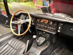 Image 34/50 de Jaguar E-Type (1969)