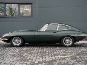 Image 6/50 de Jaguar E-Type 4.2 (1967)