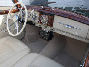 Image 8/38 de Mercedes-Benz 220 Cabriolet A (1955)