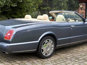 Image 19/50 of Bentley Azure (2007)