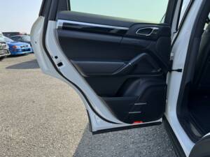 Bild 32/61 von Porsche Cayenne S (2010)