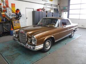 Image 13/50 of Mercedes-Benz 250 SE (1966)