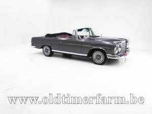 Image 3/15 de Mercedes-Benz 220 SE b (1963)